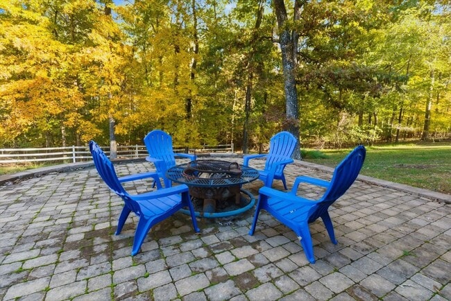 Building Photo - Furnished Home on KY Lake