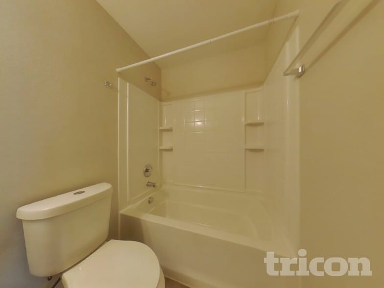 Building Photo - 16661 Woodside Dr