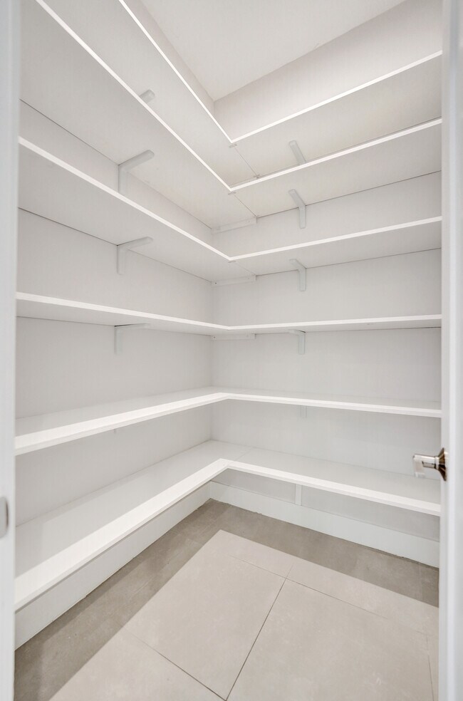 Building Photo - 5928 Brookfield Cir