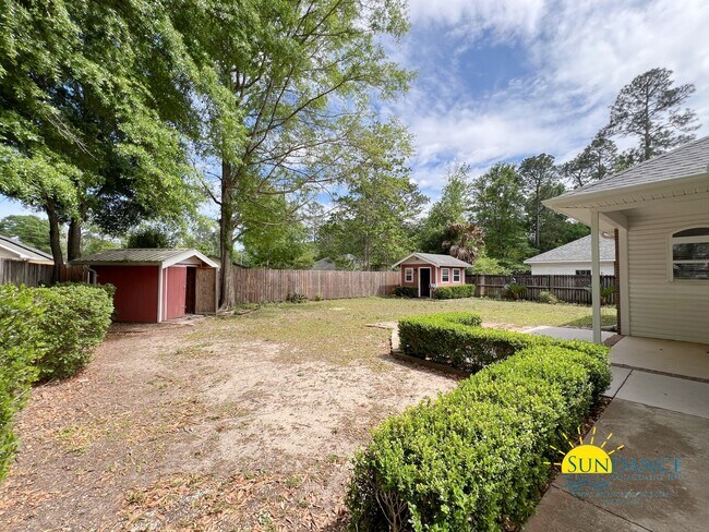 Building Photo - 3 Bedroom Smart Solar Home in Crestview!