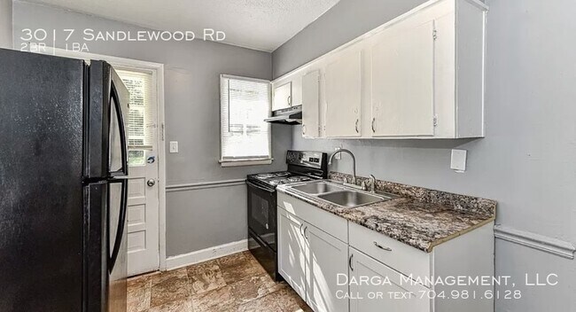 Building Photo - 3017 Sandlewood Rd