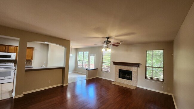 Building Photo - Located In the heart of Stone Oak
