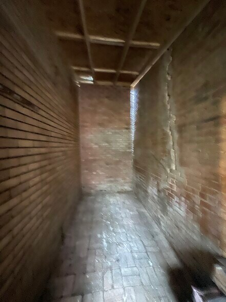 Building Photo - 5332 Lindsley Ave