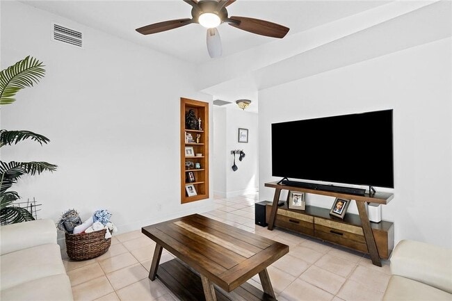 Building Photo - 21 Meadows Dr