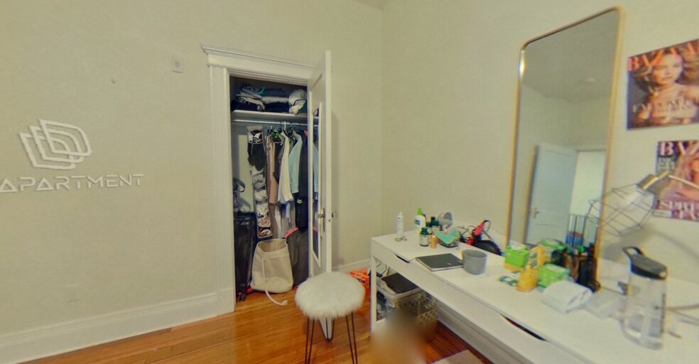 Building Photo - 22 Euston St