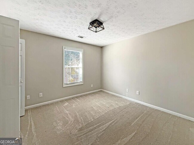 Building Photo - 3028 Express Ln NE