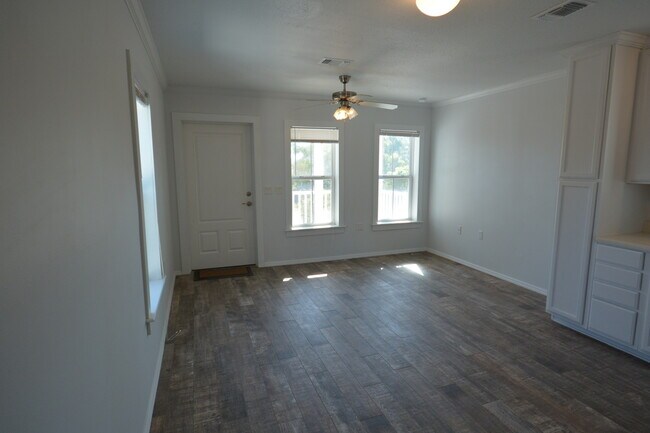 Building Photo - AVAILABLE 6/10/26 Adorable 2 bedroom cottage available long term off 30A! Huge screened in porch ...