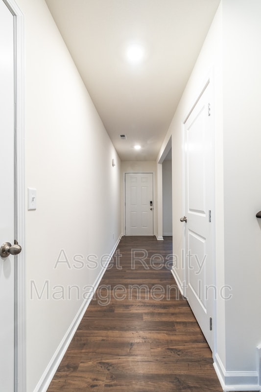 Building Photo - 329 Aspen Dr