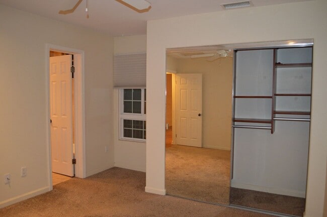 Building Photo - 1 Bedroom Condo in Mission Hills