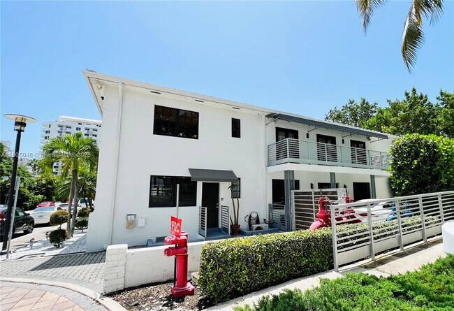 Building Photo - 1470 Lincoln Terrace