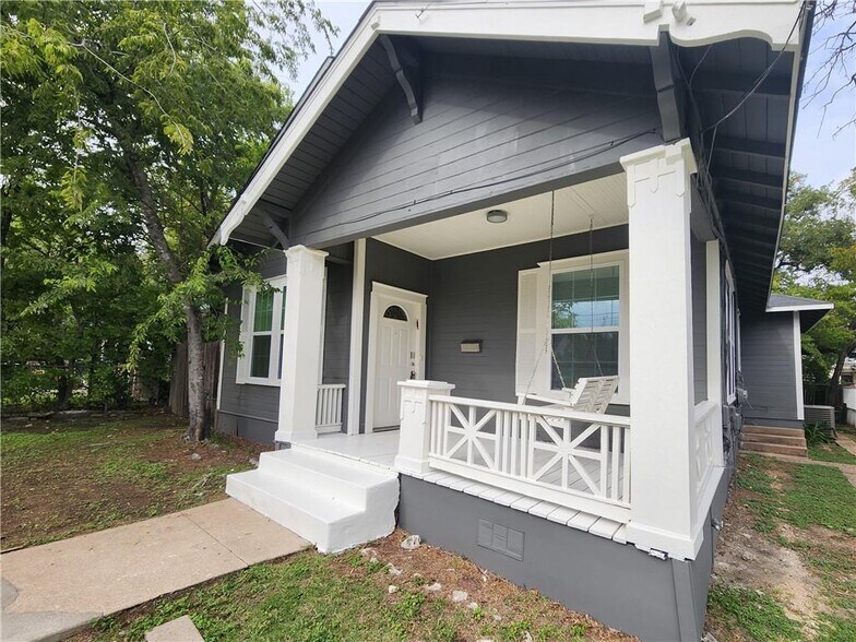 Building Photo - 610 W 35th St