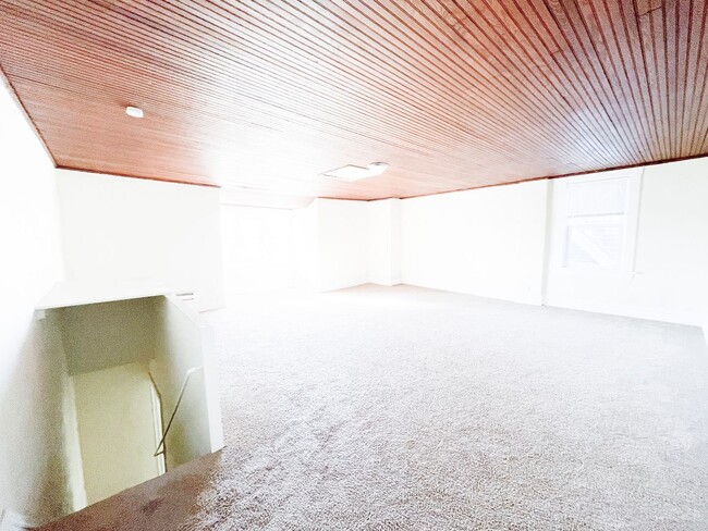 Building Photo - 433 Winton St