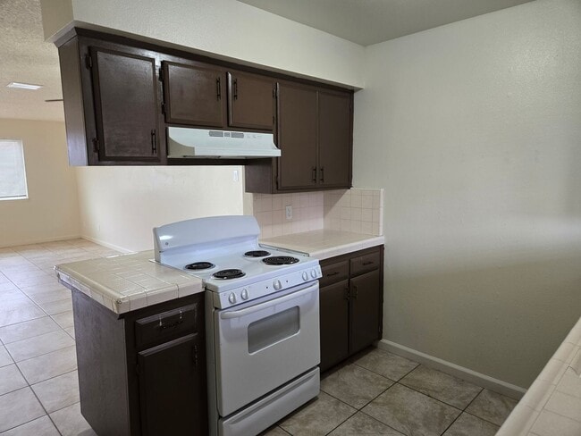Building Photo - Cute Unit - 2bdr 1bth