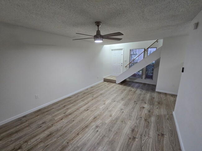 Building Photo - Orlando - 3 Bedroom, 2 Bathroom - $2,295.00