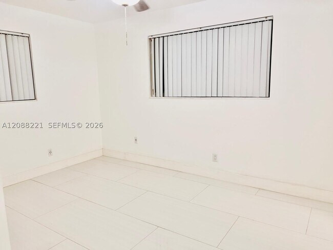 Building Photo - 18320 NE 7th Ct