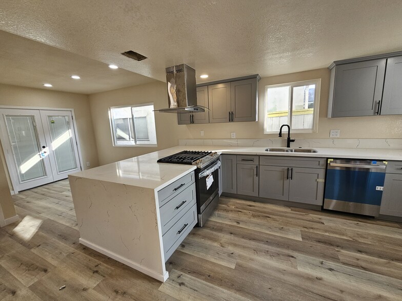 Building Photo - 4310 W 159th St
