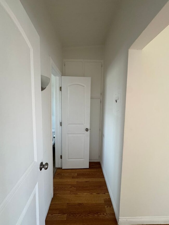 Building Photo - Comfortable 1-Bedroom in Gardena with Park...