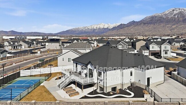 Building Photo - 1437 W Valley Dr