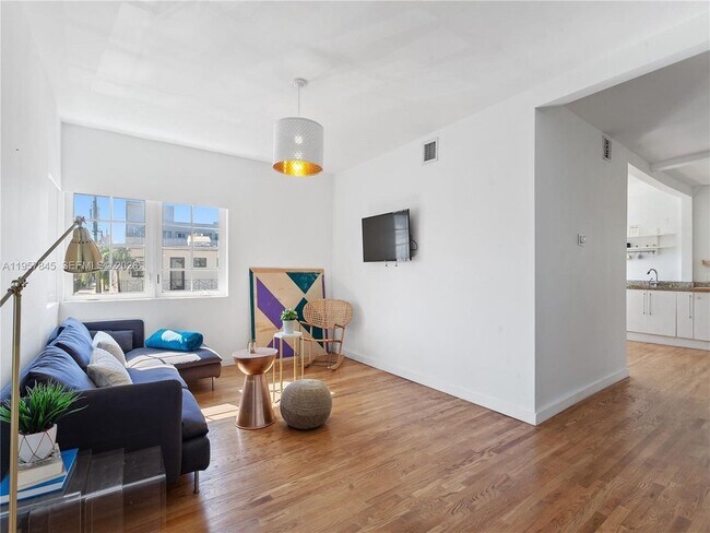 Building Photo - 727 14th Pl