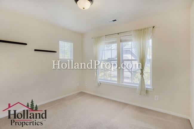 Building Photo - Excellent Condition Hillsboro Home In Great Location!