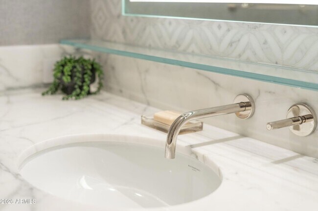 Building Photo - 6587 N Palmeraie Blvd