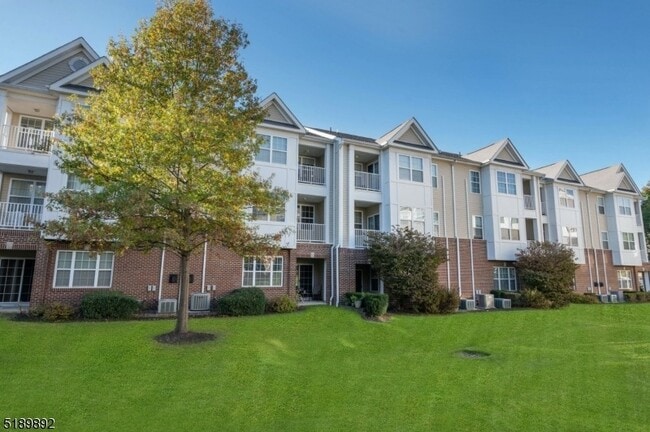 Building Photo - 45 Taft Ln