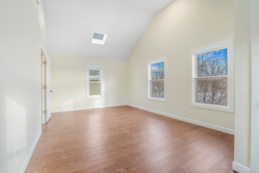 Building Photo - 4019 N Tripp Ave