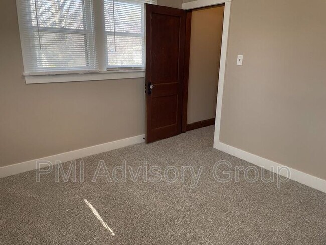 Building Photo - 1261 SW Wayne Ave