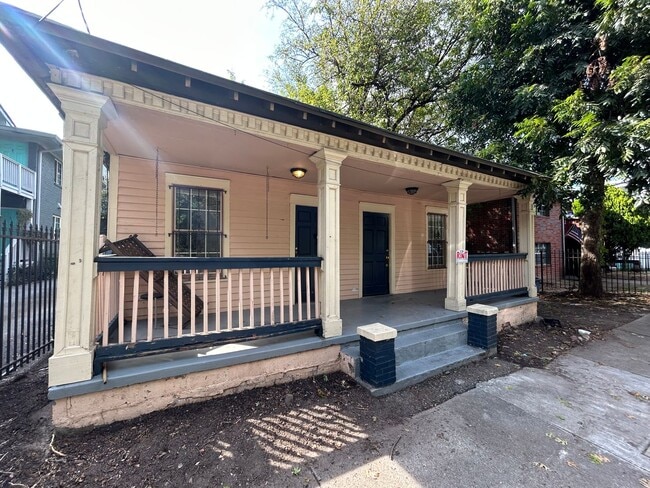 Building Photo - Highland Park II