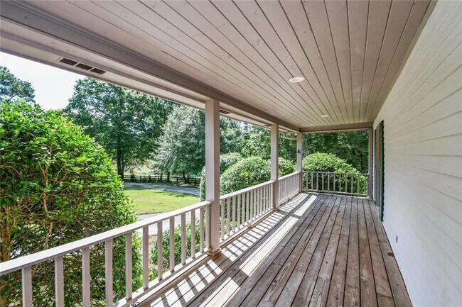 Building Photo - 17040 Birmingham Rd