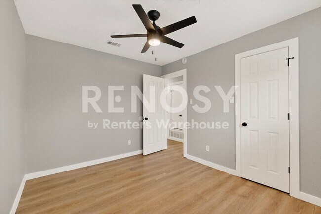 Building Photo - 507 S Spring Creek Dr