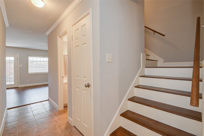 Building Photo - 14529 Misty Meadow Ln