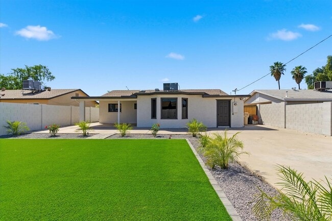 Building Photo - 6622 W Peck Dr