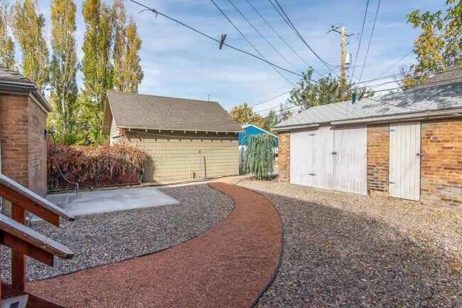 Building Photo - 1139 E 200 S