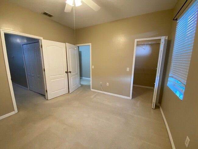 Building Photo - 3/2.5  Davenport Townhouse