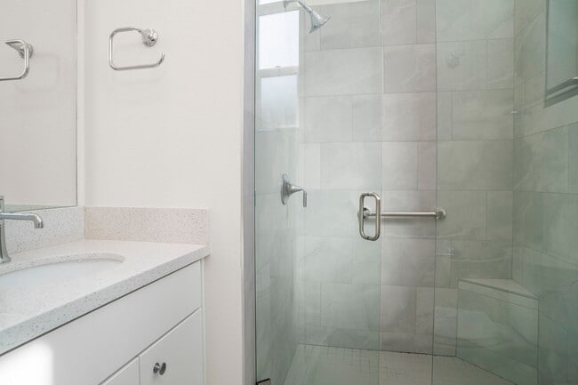 Building Photo - Roosevelt St.