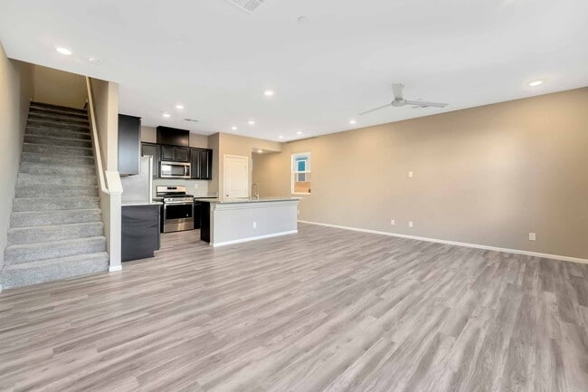 Building Photo - Desirable Southwest Townhome: Luxury Living!