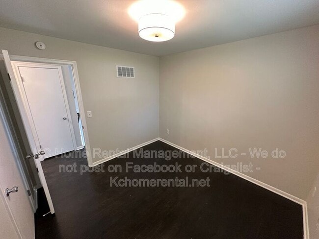 Building Photo - 5012 Powell Ave