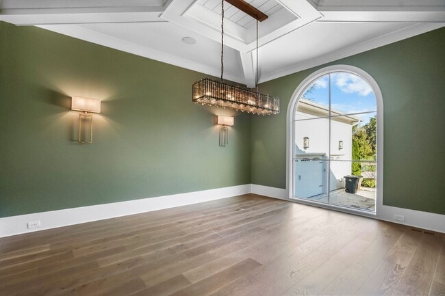 Building Photo - 3311 Skyline Dr