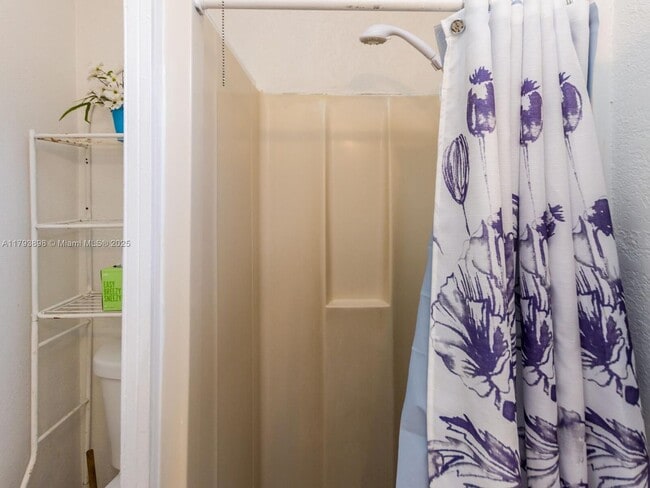 Building Photo - 5524 Garfield St