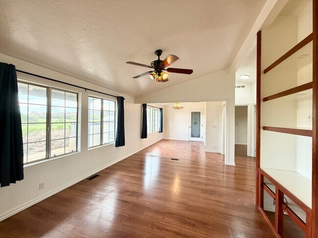 Building Photo - Charming 2-Bedroom Home with Office & Lake...