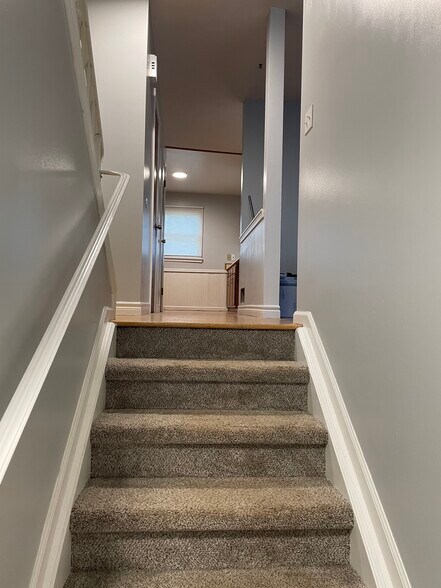 Building Photo - 1083 Cunningham Dr