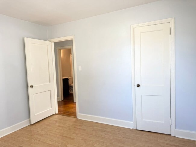 Building Photo - Charming 2 Bedroom Home With Spacious Yard!