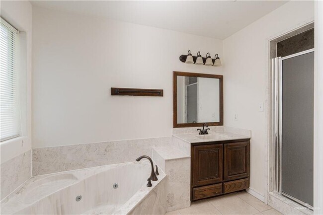 Building Photo - 2405 Singletary Dr