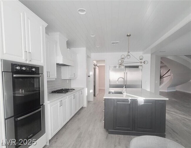 Building Photo - 927 Via Canale Dr
