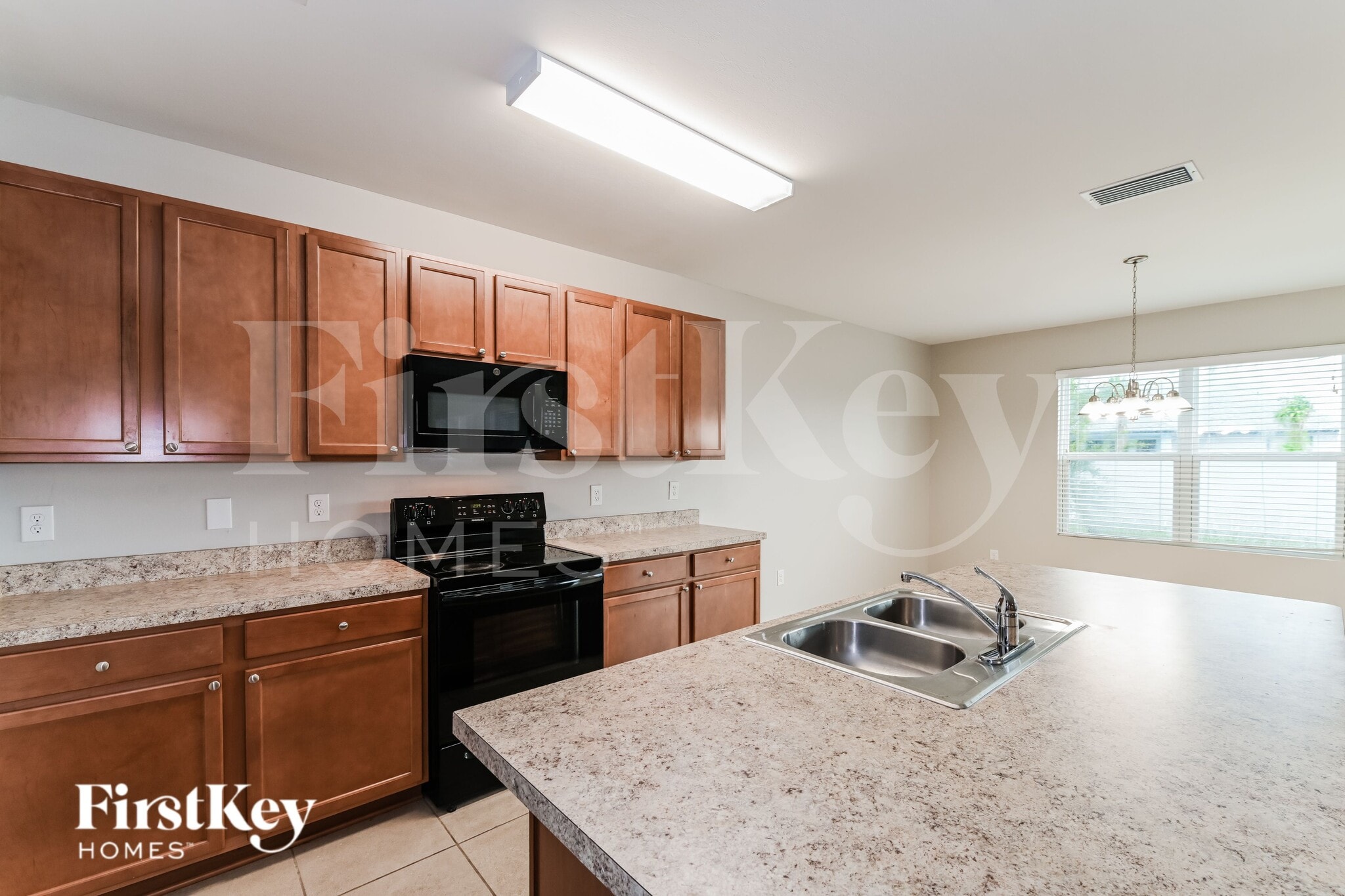 Building Photo - 614 SW 25th Ln