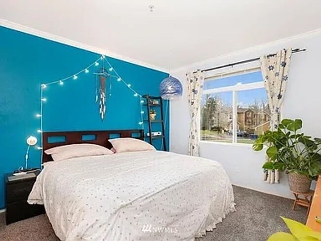 Building Photo - Sammamish 2 Bed 2 Bath