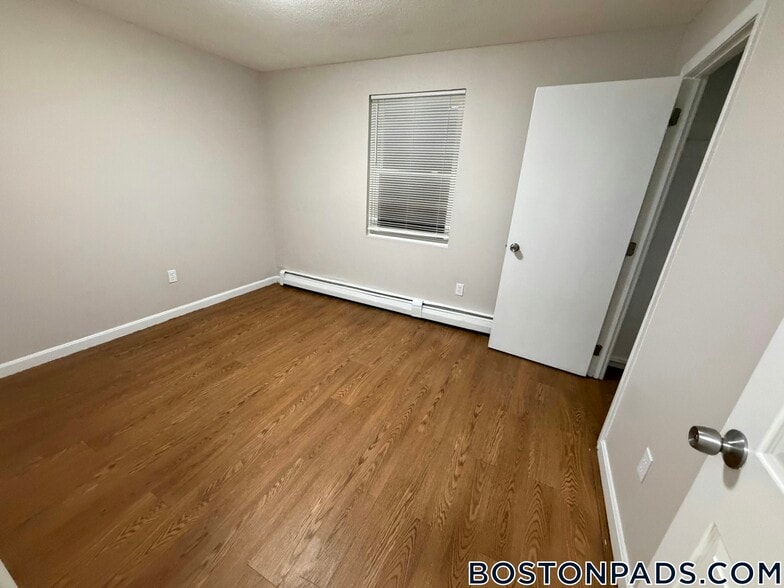 Building Photo - 18 Belmont St