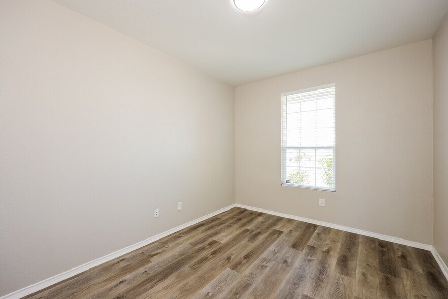 Building Photo - 10502 Castello Canyon