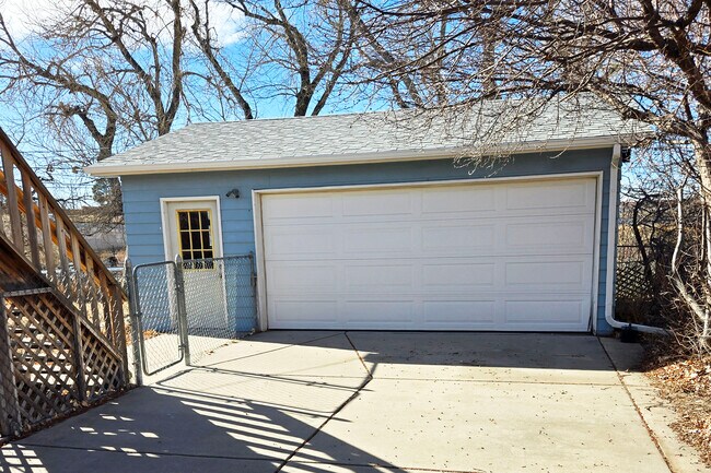 Building Photo - Fitz